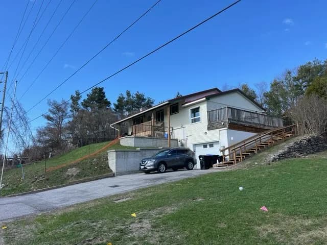 Cash home purchase, Guelph, Ontario Detached home on a Guelph, Ontario street — the kind of Old University, Westminster Woods, Kortright East, or Pine Ridge property Canadian Home Buyers purchases for cash, as-is.