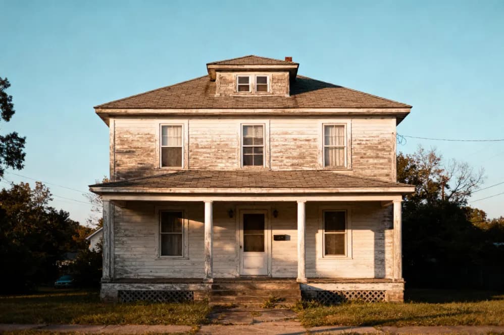 Cash home purchase, Kawartha Lakes, Ontario Detached home in the City of Kawartha Lakes, Ontario — the kind of Lindsay, Bobcaygeon, Fenelon Falls, Omemee, Coboconk, or Sturgeon Lake-area property Canadian Home Buyers purchases for cash, as-is.
