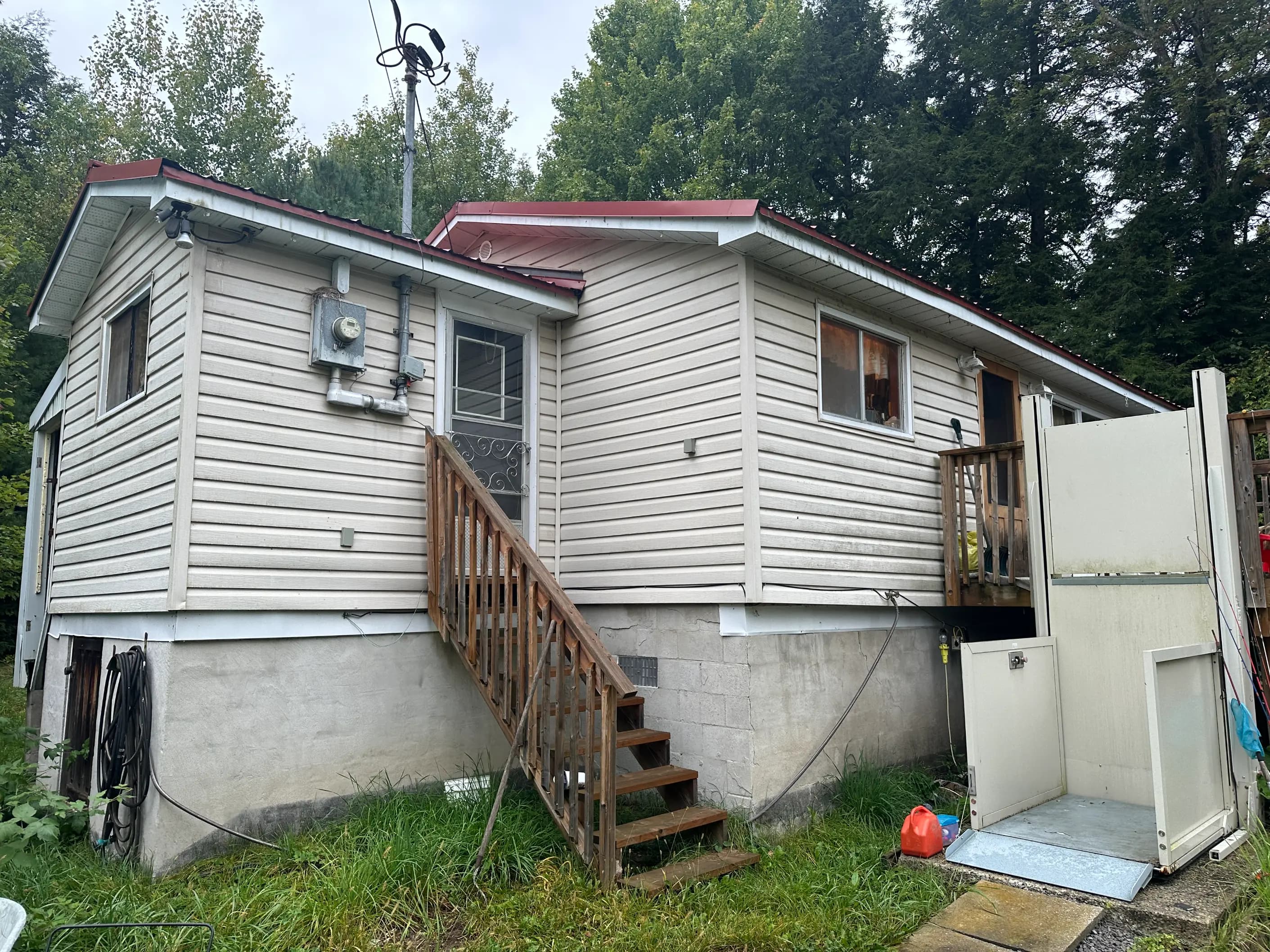 Cash home purchase, Kingston, Ontario Kingston, Ontario home recently purchased by Canadian Home Buyers — closed as-is in cash through a licensed Ontario real estate lawyer.