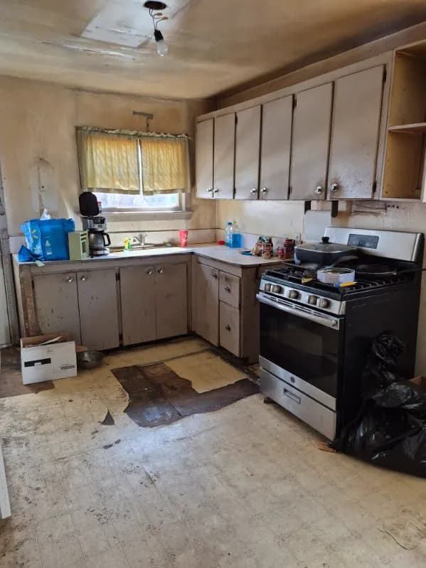 Cash home purchase, Milton, Ontario Detached home on a Milton, Ontario street — the kind of Beaty, Bristol, Boyne Survey, or older central Milton property Canadian Home Buyers purchases for cash, as-is.