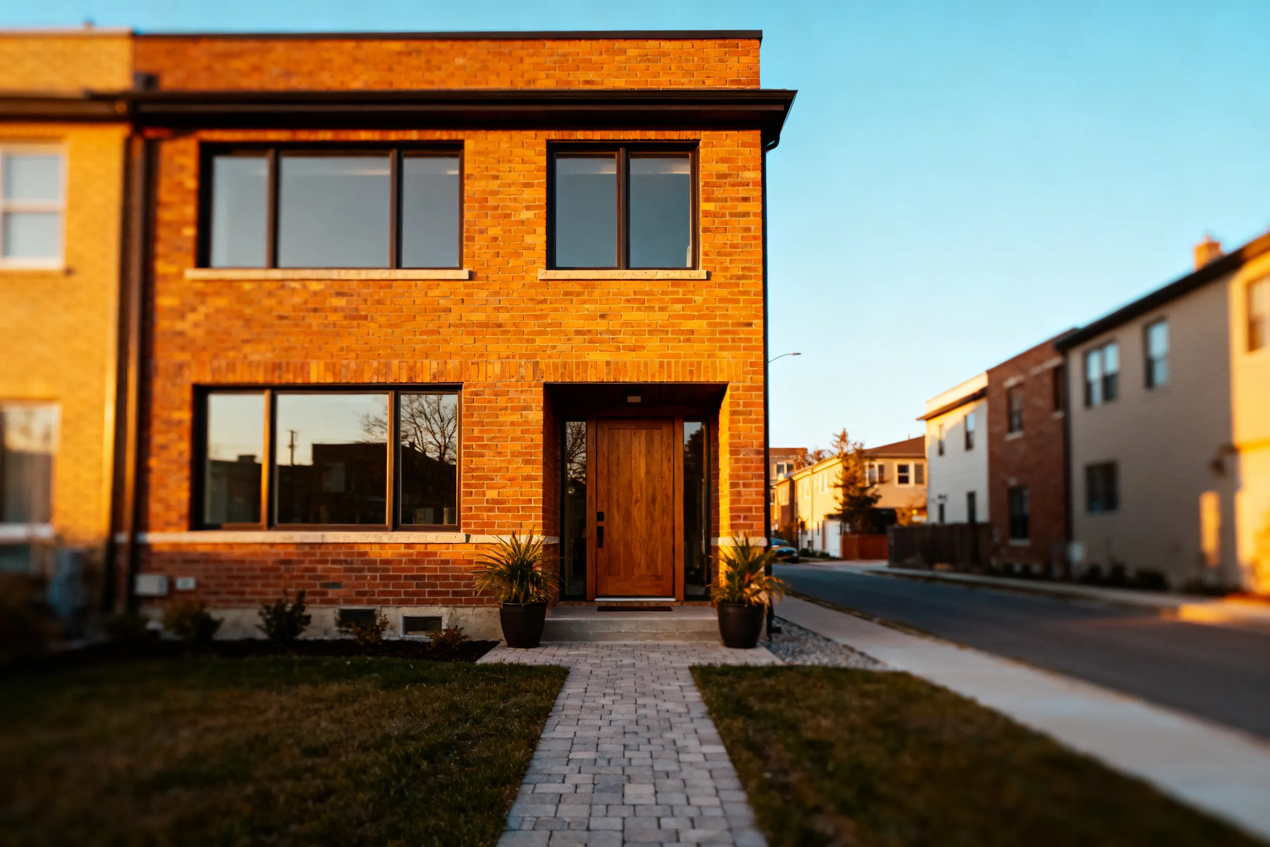 Cash home purchase, Mississauga, Ontario Mississauga, Ontario home recently purchased by Canadian Home Buyers — closed as-is in cash through a licensed Ontario real estate lawyer.