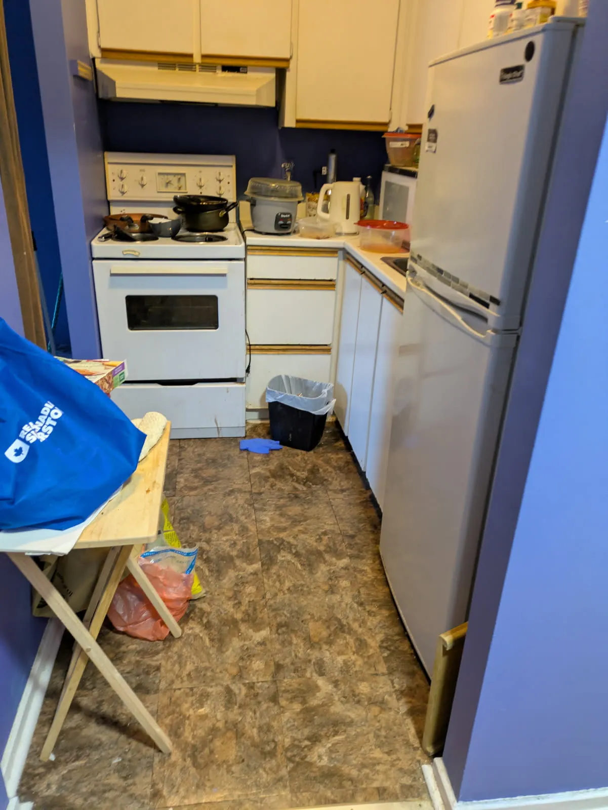 Cash home purchase, Sherwood Park, Alberta Detached two-storey home on a treed Sherwood Park, Alberta street — the kind of Glen Allan, Mills Haven, or Heritage Hills property Canadian Home Buyers purchases for cash, as-is.