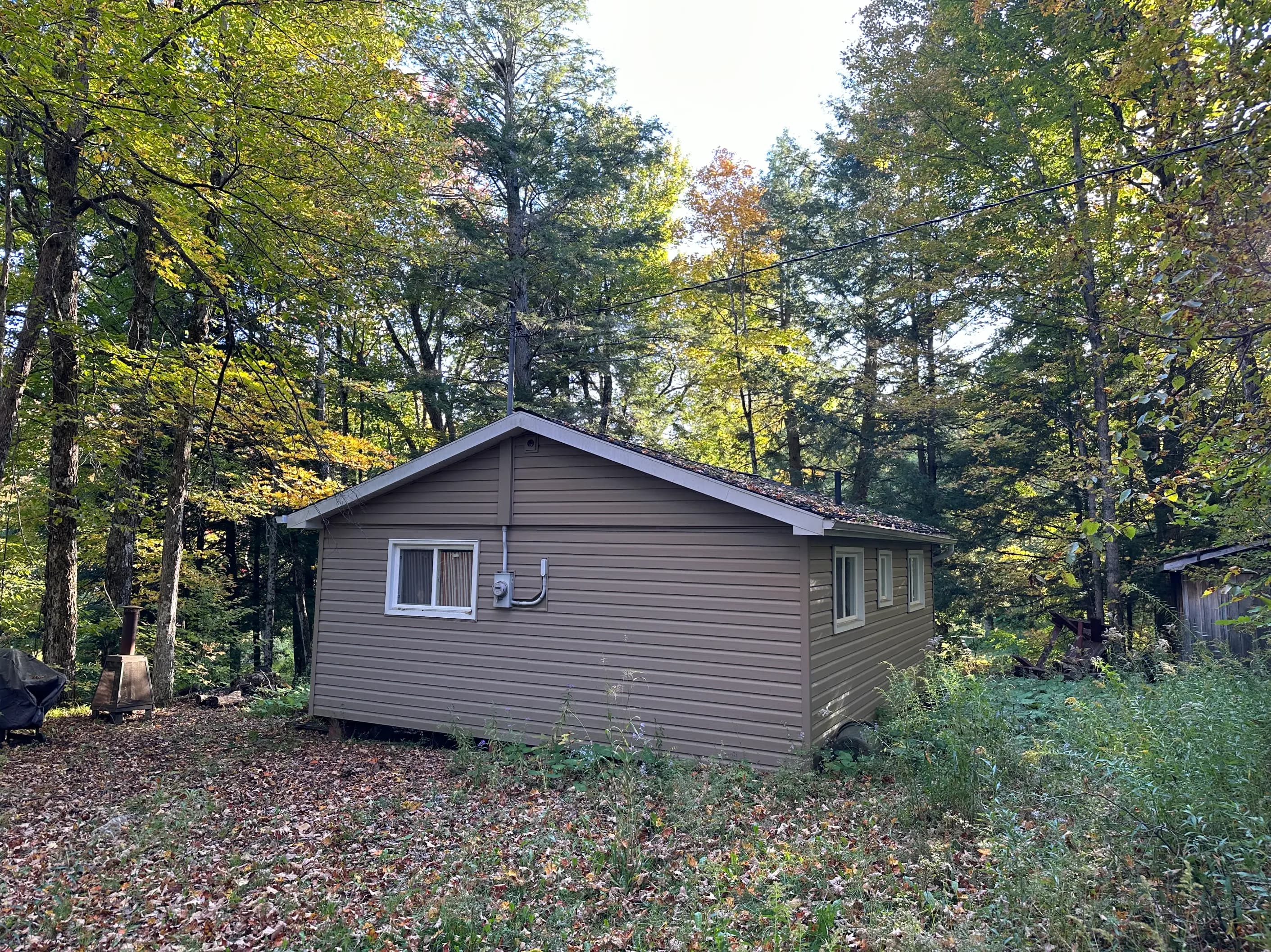 Cash home purchase, Stony Plain, Alberta Rural-edge cabin near Stony Plain, Alberta recently purchased by Canadian Home Buyers — Parkland County acreage closed as-is in cash.