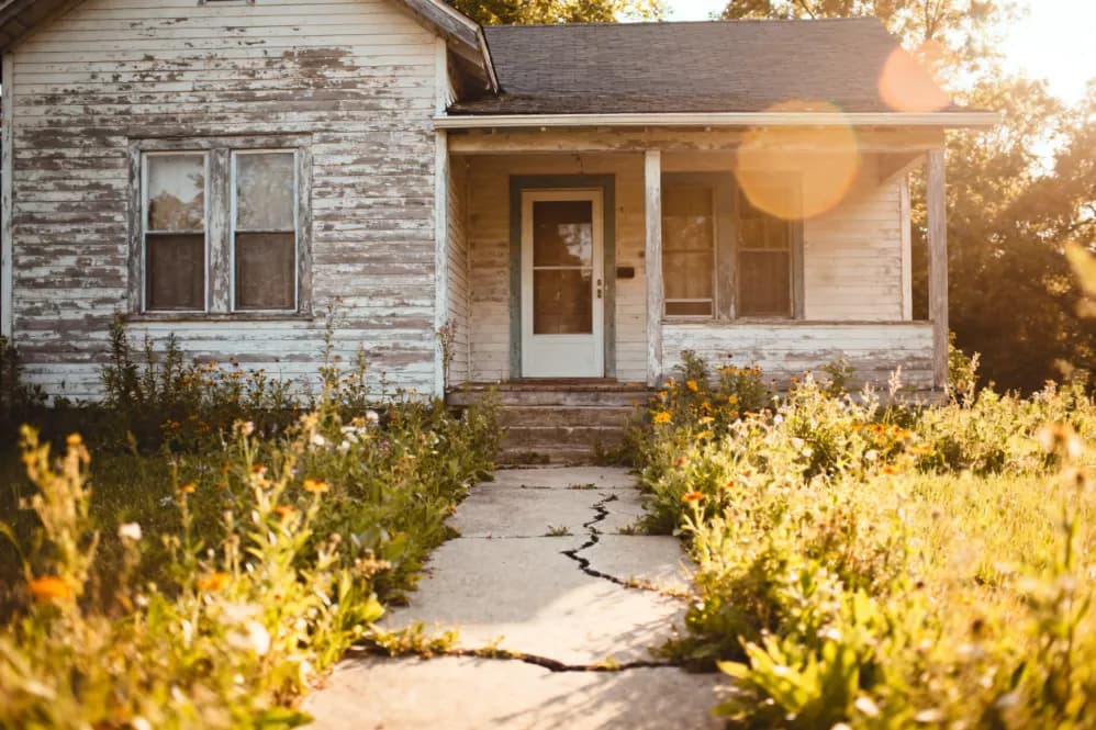 Cash home purchase, Timmins, Ontario Timmins, Ontario home recently purchased by Canadian Home Buyers — closed as-is in cash through a licensed Ontario real estate lawyer.