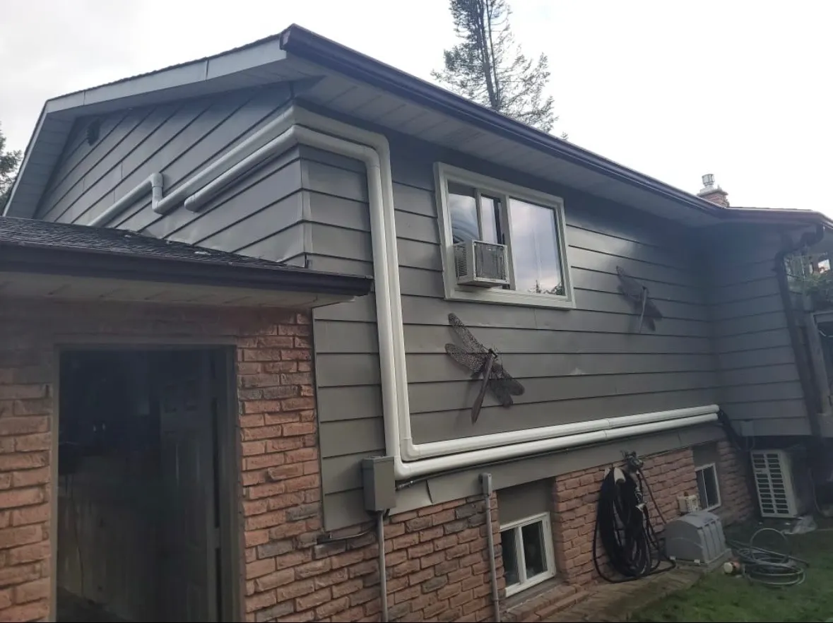 Cash home purchase, Toronto, Ontario Detached home on a tree-lined Toronto, Ontario street — the kind of Old Toronto, North York, or Etobicoke property Canadian Home Buyers purchases for cash, as-is.