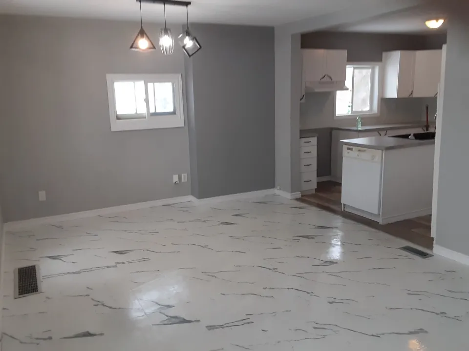 Cash home purchase, Windsor, Ontario Detached home on a Windsor, Ontario street — the kind of Walkerville, East Windsor, South Windsor, or Forest Glade property Canadian Home Buyers purchases for cash, as-is.